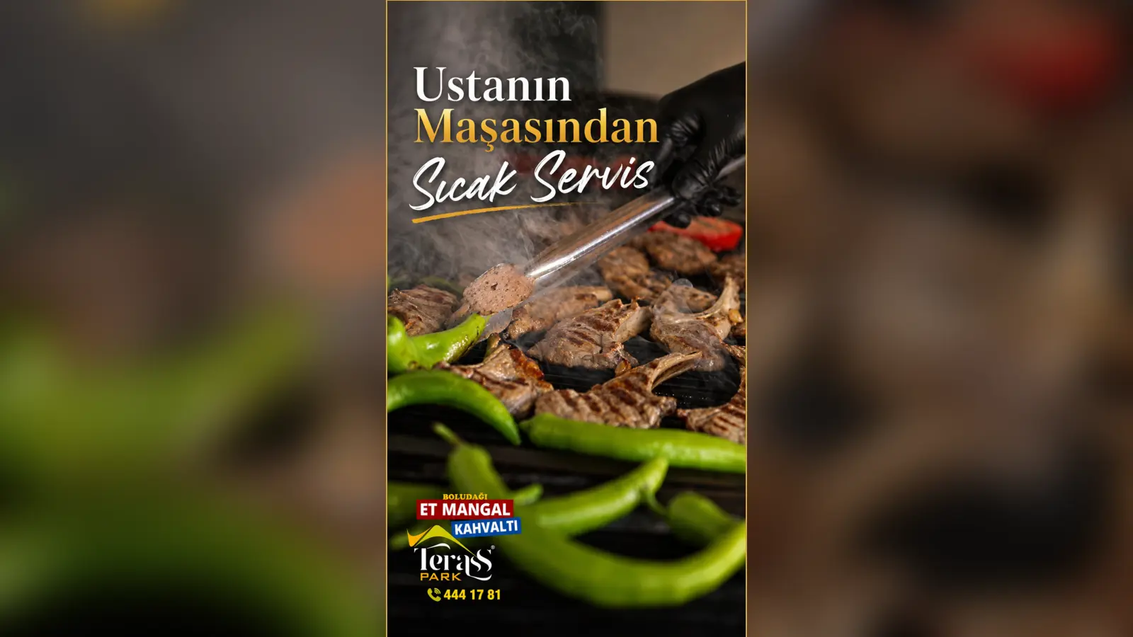 Terass Park mangal ustasının sıcak et servisi hazırlaması